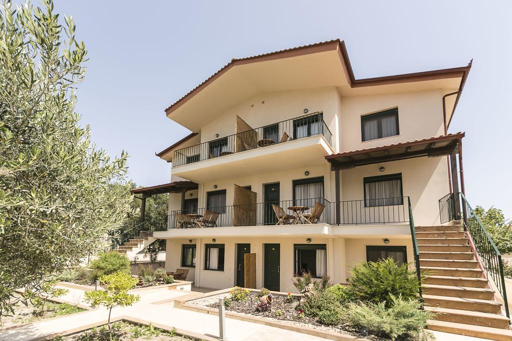 Olive Tree Apartments フォルカ エクステリア 写真